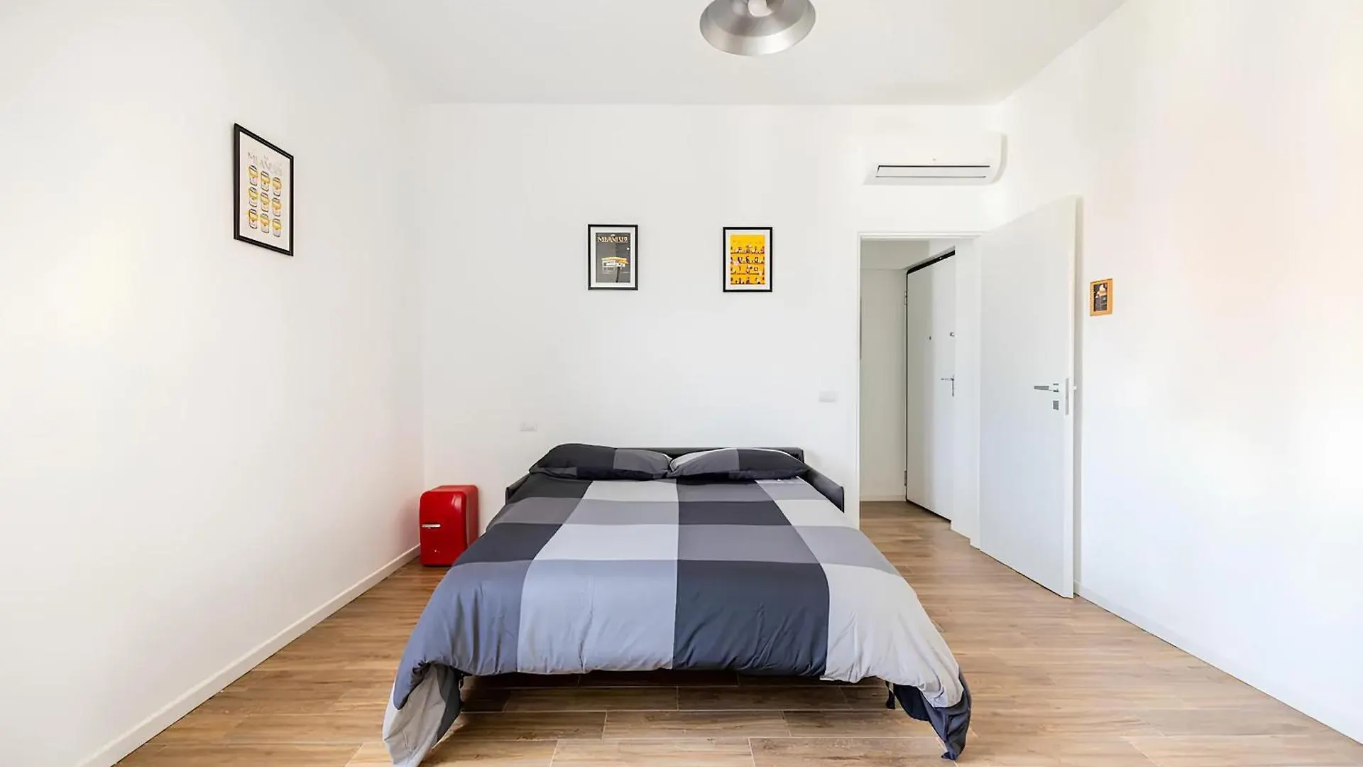 Апартаменты Santa Giulia Suite - 15 Minutes From City Centre Милан Италия